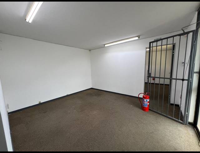 620M² WAREHOUSE TO LET IN LASER PARK